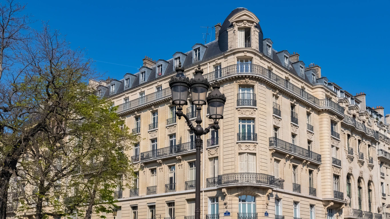 Comparatif immeuble de rapport vs appartement en copropriété : rendement et avantages