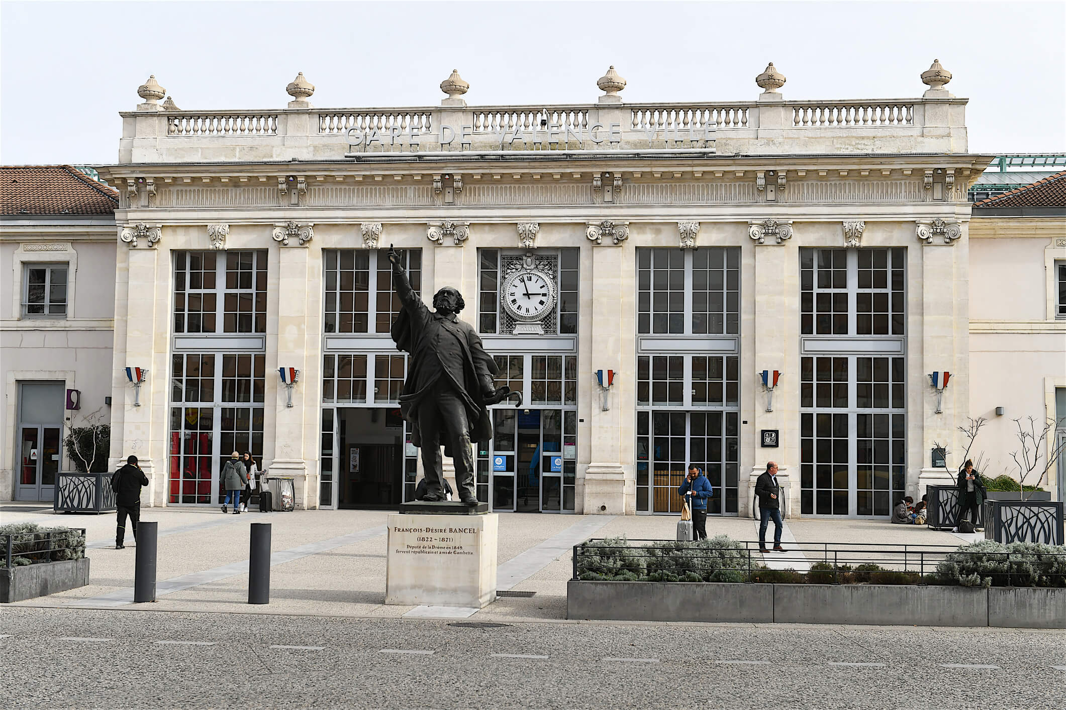 image-invest-real-estate-valence
