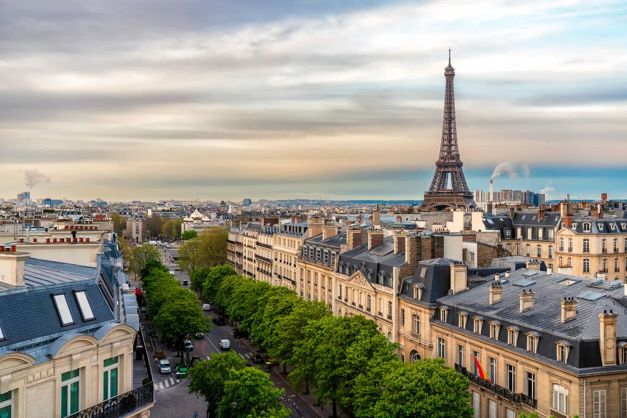 Vue sur la ville de Paris, pour faire référence au dynamisme de son marché et à l'attractivité de la ville, qui doivent vous pousser à recourir aux services d'une agence de gestion locative à Paris.