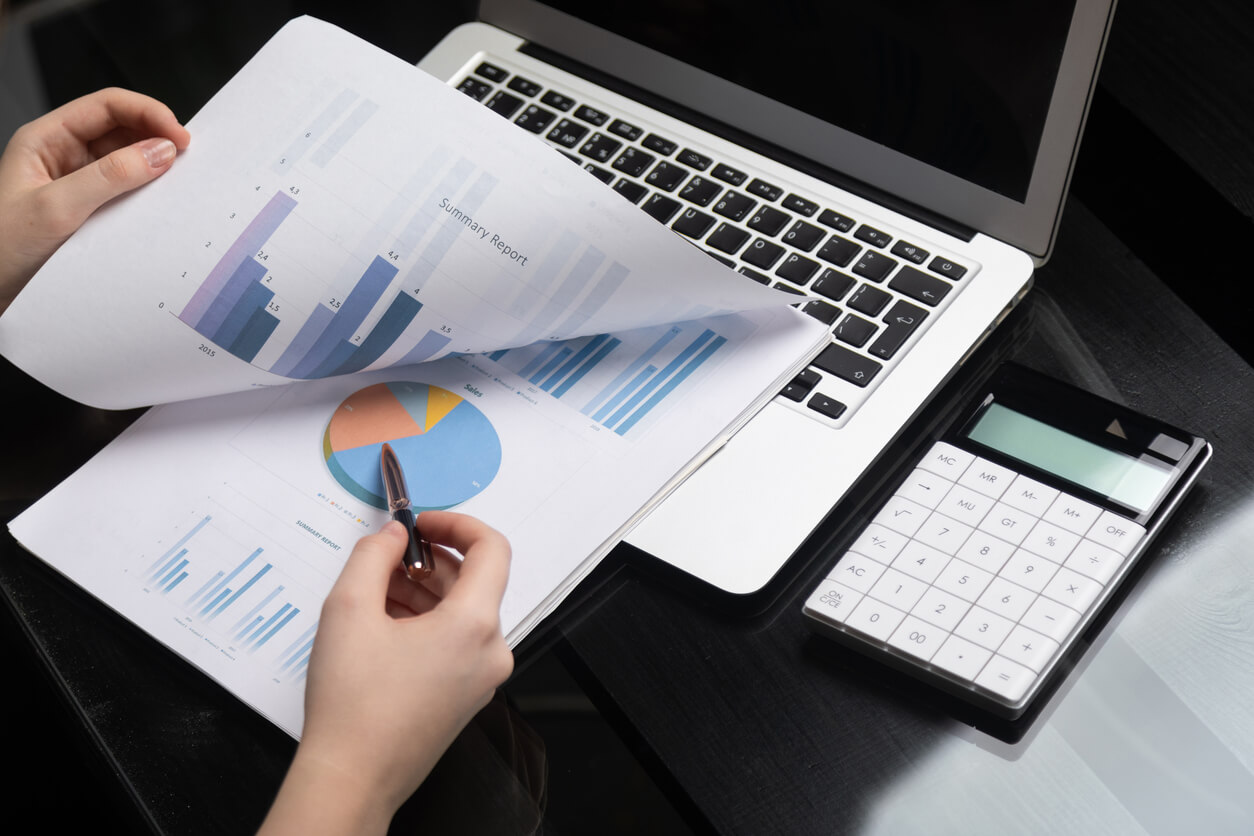 Différents documents administratifs nécessaires pour les formalités de liquidation d’une SCI, incluant le procès-verbal de dissolution, l’attestation de publication au JAL, et les comptes de liquidation finaux.