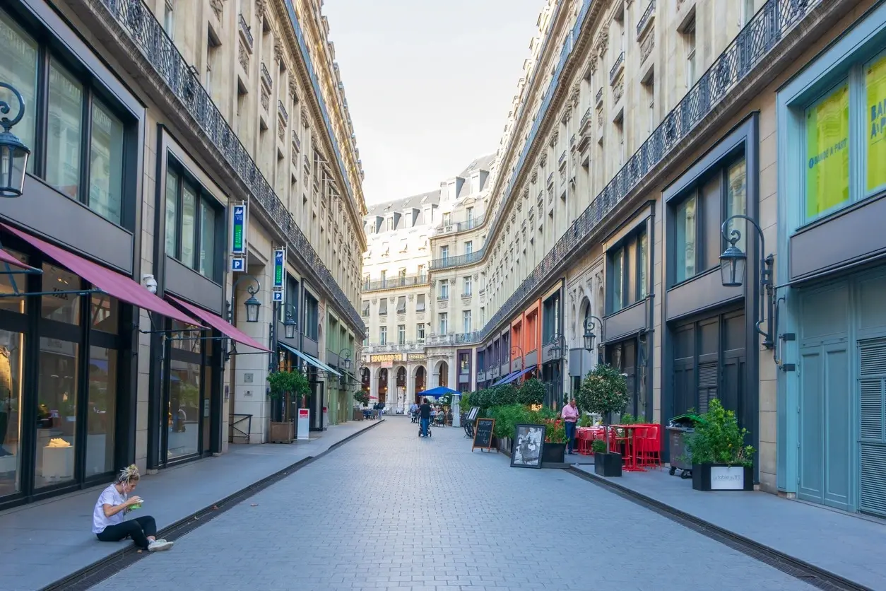 Les biens commerciaux qui se trouvent sur le territoire entrent aussi dans l'assiette